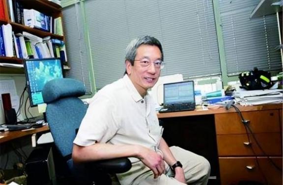 “我是美国人，不是中国的科学家。“2008年诺贝尔化学奖颁奖典礼上，钱永健举