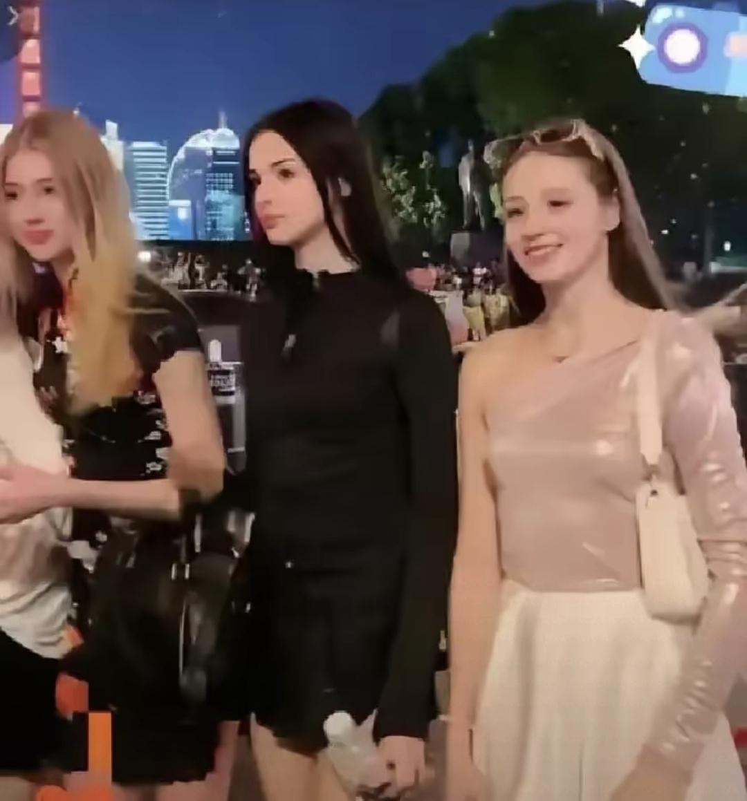 最近黑河边检抓到一批俄罗斯姑娘，她们拿免签进关不到一周就和本地大龄男的结婚。婚介