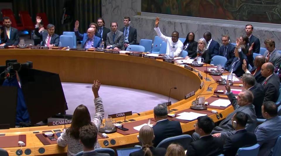 联合国安理会以14票赞成、1票弃权通过决议，批准解除对叙利亚政权领导人沙拉（化名