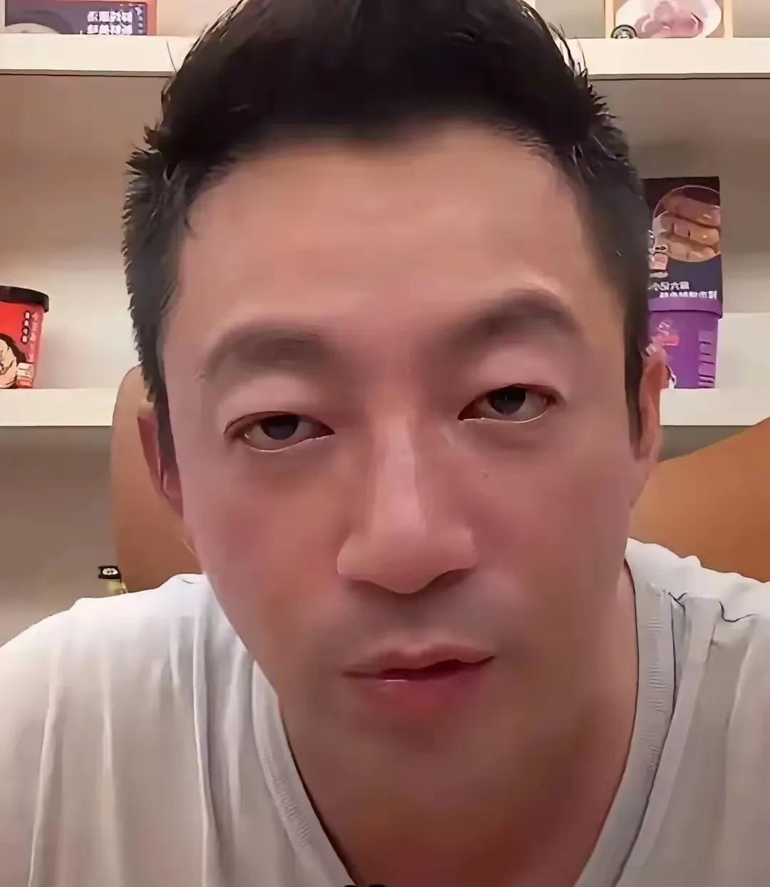 豪门怎么了名人又怎么了看看汪小菲憔悴的样子从巴厘岛旅游回到了湾湾本该继续