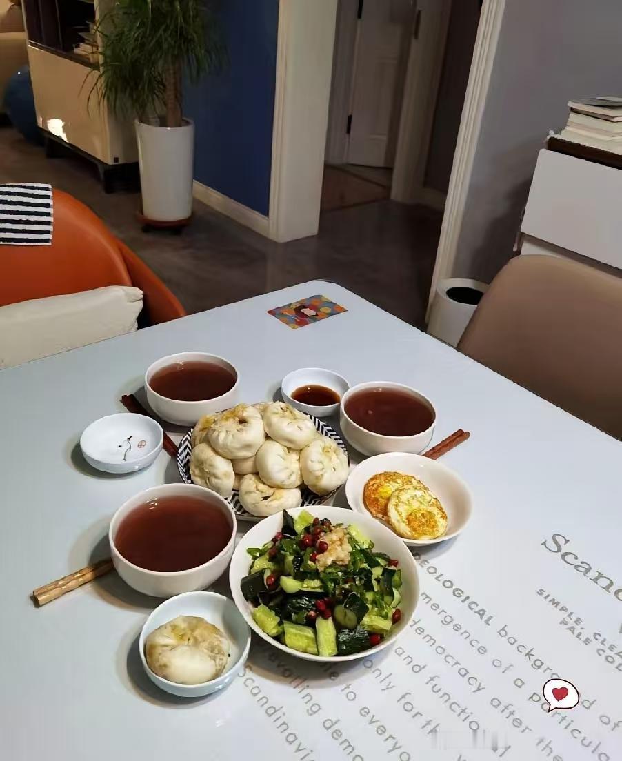 隔壁吵架了，声音很大，想不听都难。夫妻床不要让任何人睡，父母也不可以，这是原则！