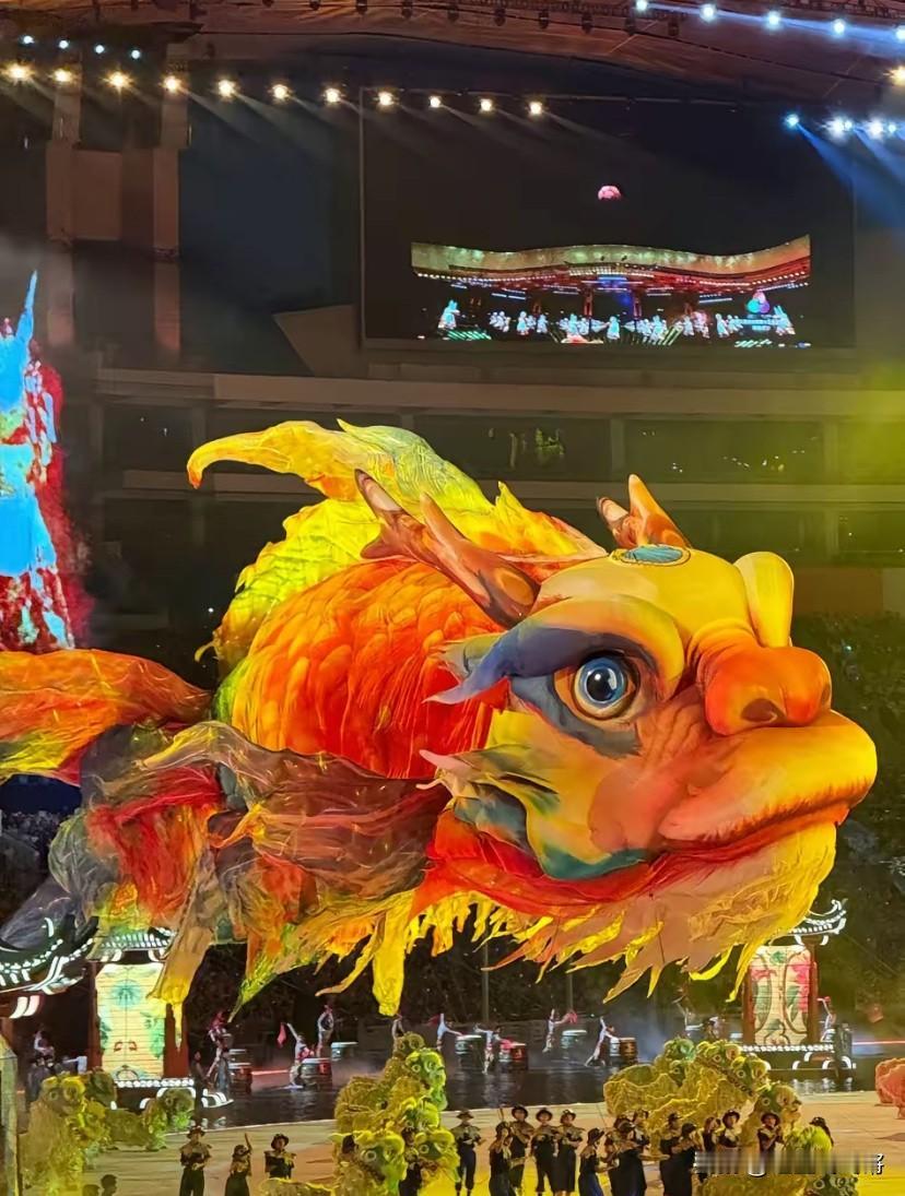 我要是说全运会开幕式最绝的王炸，必须是广东这只“又凶又萌”的巨型鳌鱼，应该没
