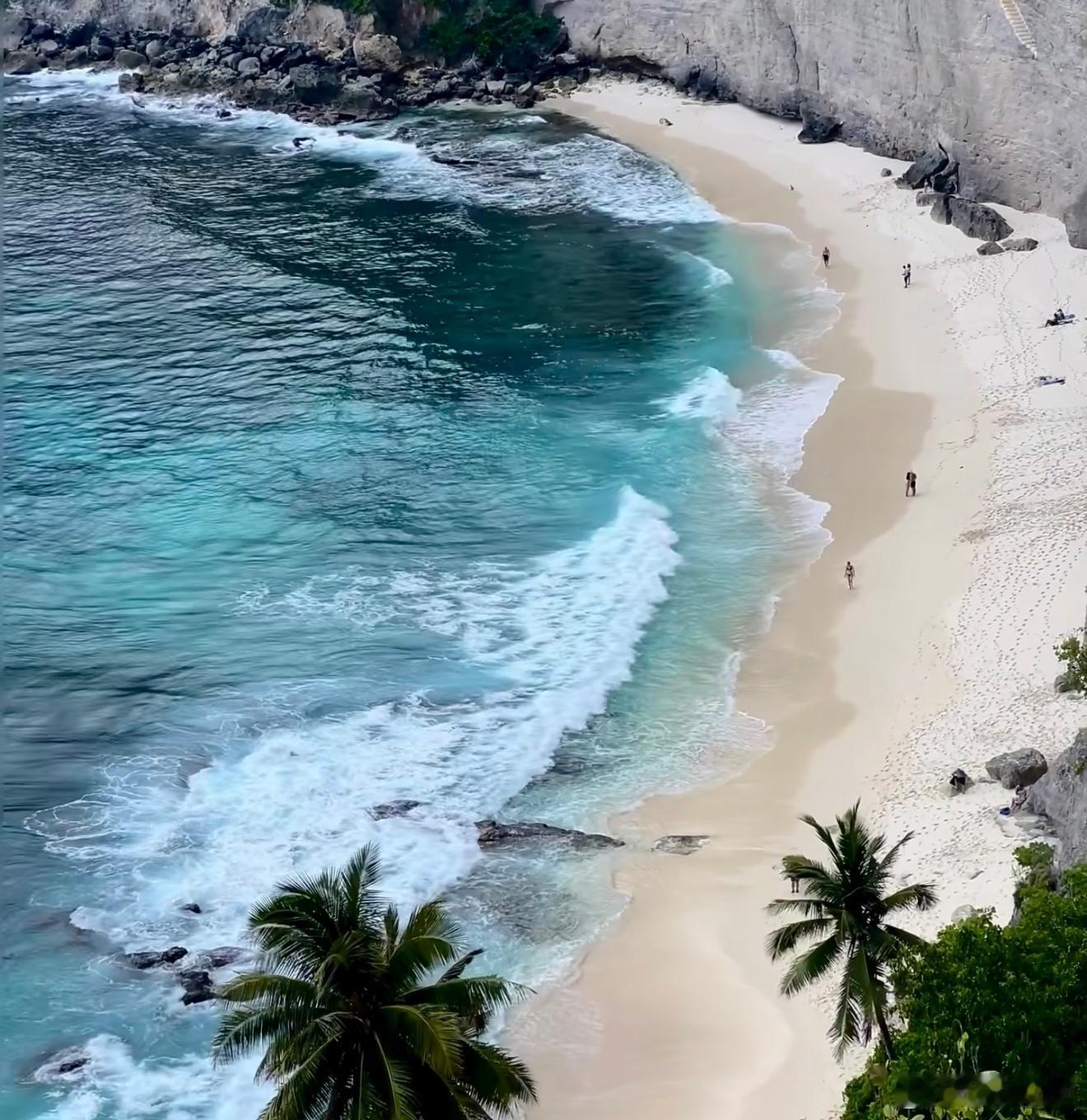 终于有人吐槽巴厘岛旅游了之前还说只要心态足够好，哪里都是巴厘岛，俺还没去过，巴厘