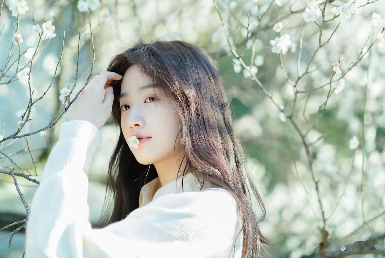 我喜欢的类型女星有很多！有名气的也不少能复合要求也不多了！卢昱晓这个...