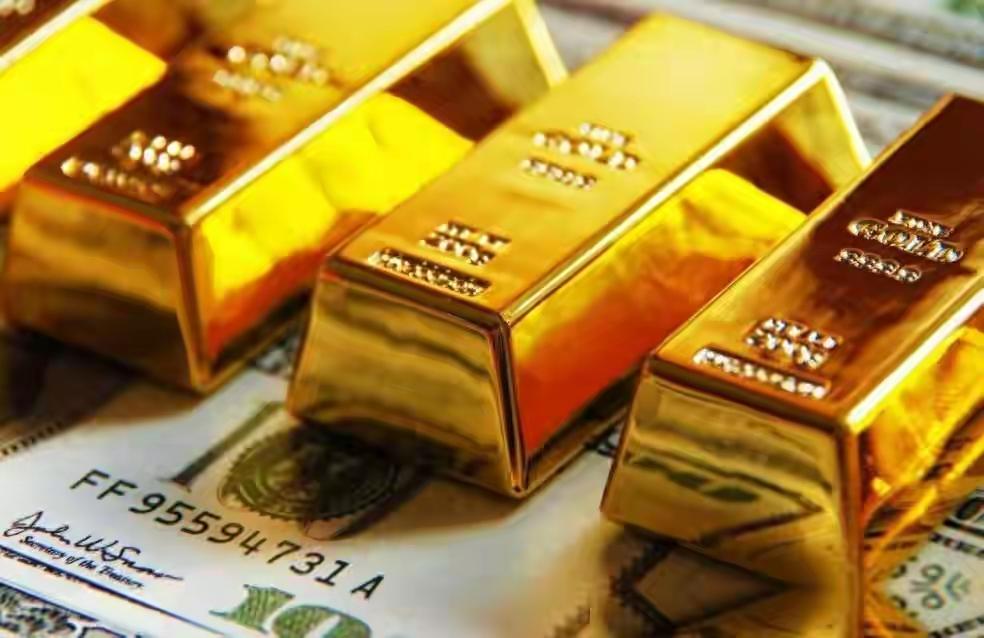 持有大量黄金的人，最近要失眠了。先纠个错。网传“10月7日暗金价894”，实