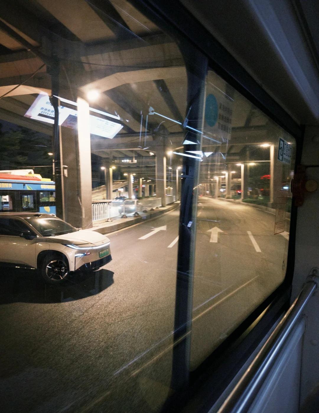 荔湾区犀飞利啊荔湾区真系犀飞利啊…清完蚊冇嘢做了，又开始搞天台违规搭建，西关老