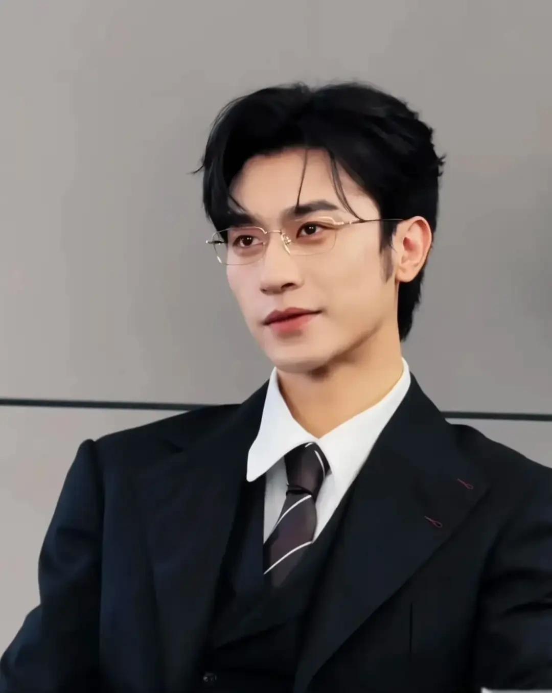 网友评的十位短剧男神，你认可吗？第十名沉思第九名曾辉第八名王凯沐