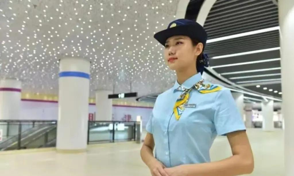 北京地铁招聘站务员，轮班制，白夜休休，五险一金。如果说这次招聘最大优势是啥，那