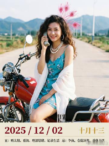 21岁中国女孩，大波浪＋塑料大粉孔雀羽毛。三围87/59/88。湖蓝吊带碎花迷你