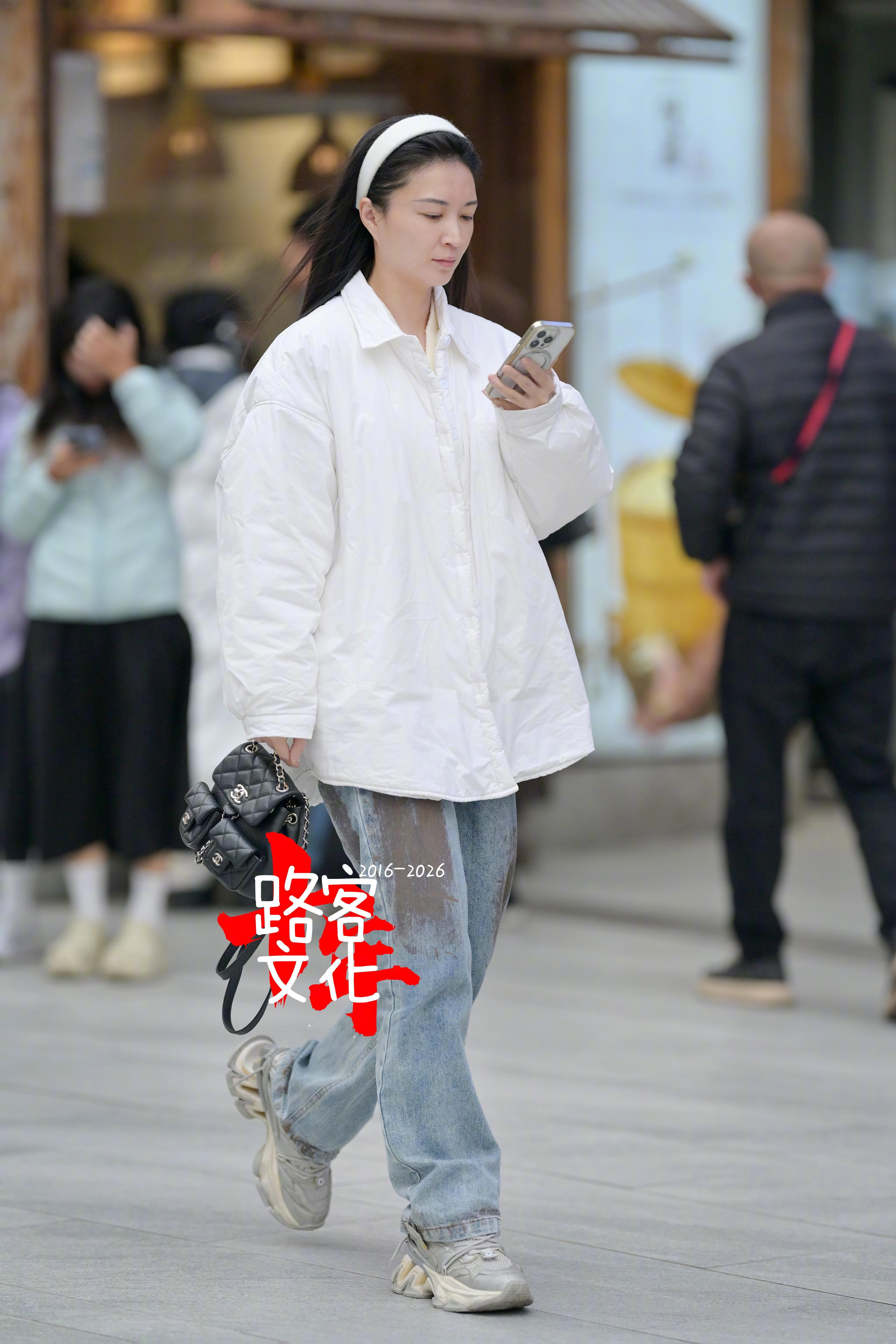 白色是衬衫吗？不不不是棉衣