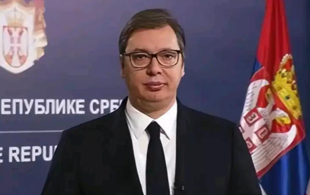 普京这下真的尴尬了！去年顶着欧盟警告、绕大半个欧洲也要去红场的武契奇，今年宣布不