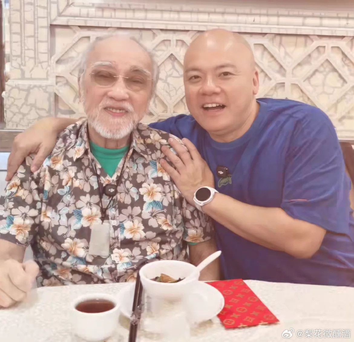卢海潮儿子卢俊宇远赴香港探望二伯卢海鹏期间，惨被认作弟弟“卢海潮”，还透露了诸多