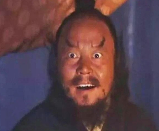 水浒传李逵告诉我们一个道理，真要看不起你，压根不带任何掩饰的