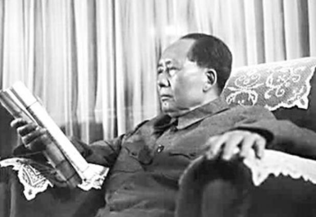 末代皇帝溥仪每月只有180元工资，毛主席特意派人送他2000元，说他毕竟是皇帝嘛