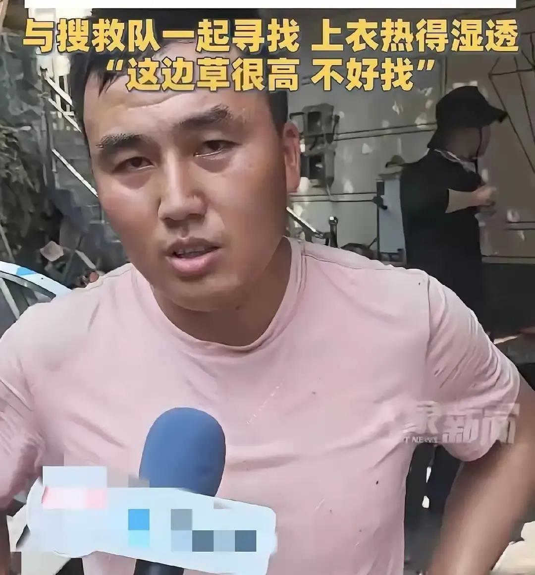 记者问他，妹妹已经找了这么久了，工作也辞了，房子也退了，值不值得？他站在镜头