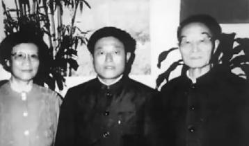 1972年，北京卫戍区警卫班长赵保群，接到了指导员严肃通知，提干政审通过了，但他