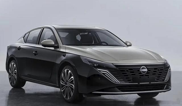 新款天籁回归“TEANA”命名，车身加长至4920mm，设计更年轻化，保留2.0