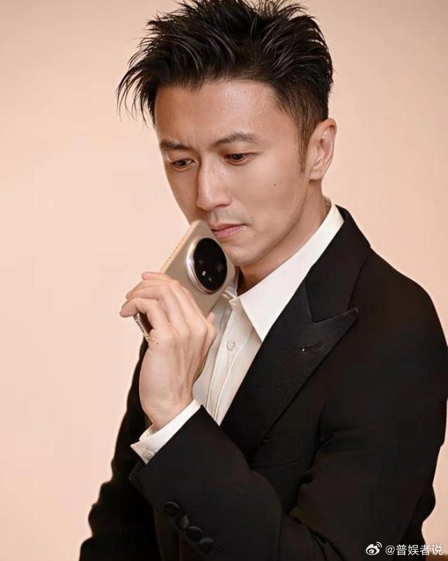 规矩是死的，人是活的，这话在谢霆锋身上算是玩明白了。南京演唱会，他当着上万人的面