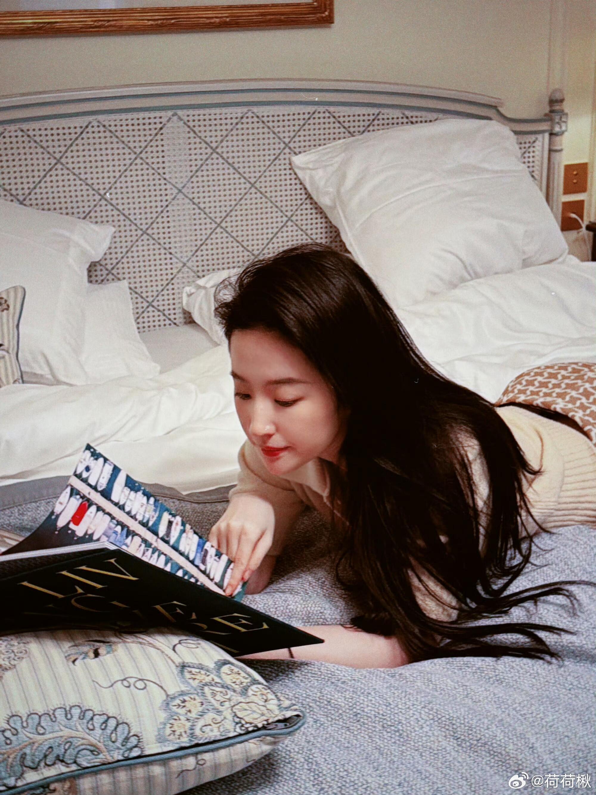 我勒个包臀小裙裙哦这个腰这个腿这个臀这张脸刘亦菲钓人不负责