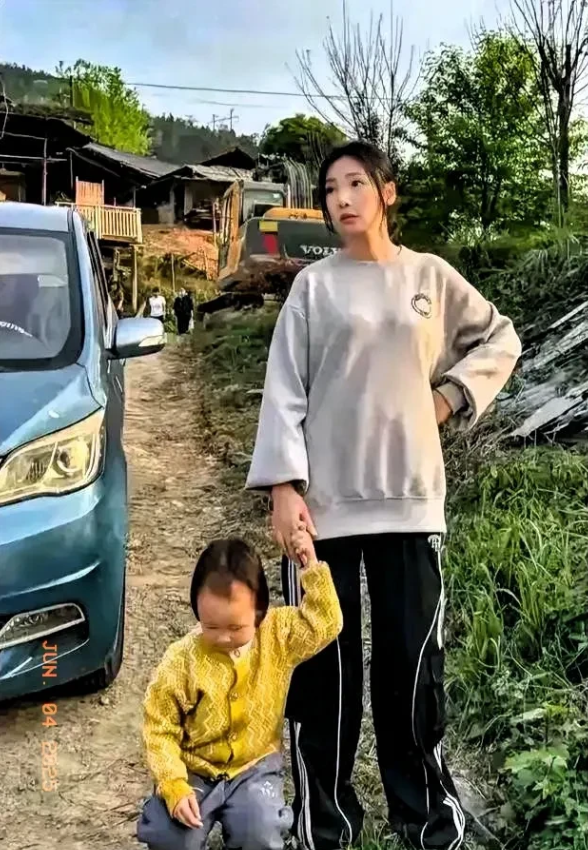 44岁的柳岩最近说：没有结婚，生孩子，是她这辈子最后悔的事情年轻的时