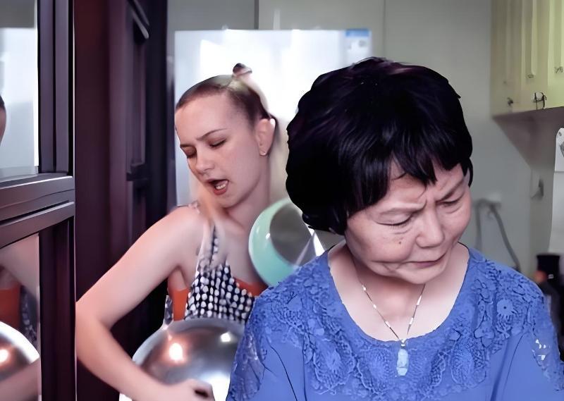 意大利超模伯妮2016年嫁到厦门，刚进门就因生活习惯闹得鸡飞狗跳。婆婆早上六点熬