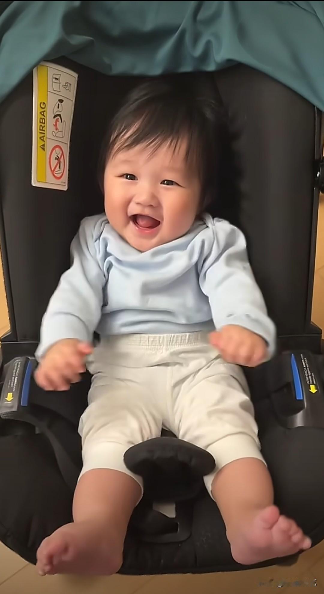 6月1日，古巨基在社交平台晒出小儿子古晋名的视频。小家伙脸蛋肉嘟嘟，笑起来眼睛弯