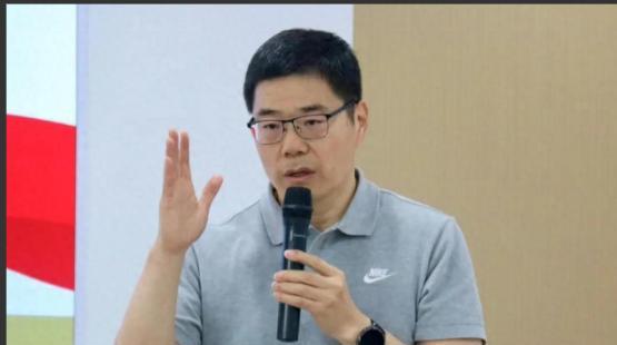 篮协主席郭振明，为何对禁赛队员“下狠手”，对女篮换帅却沉默？篮协主席郭振明上