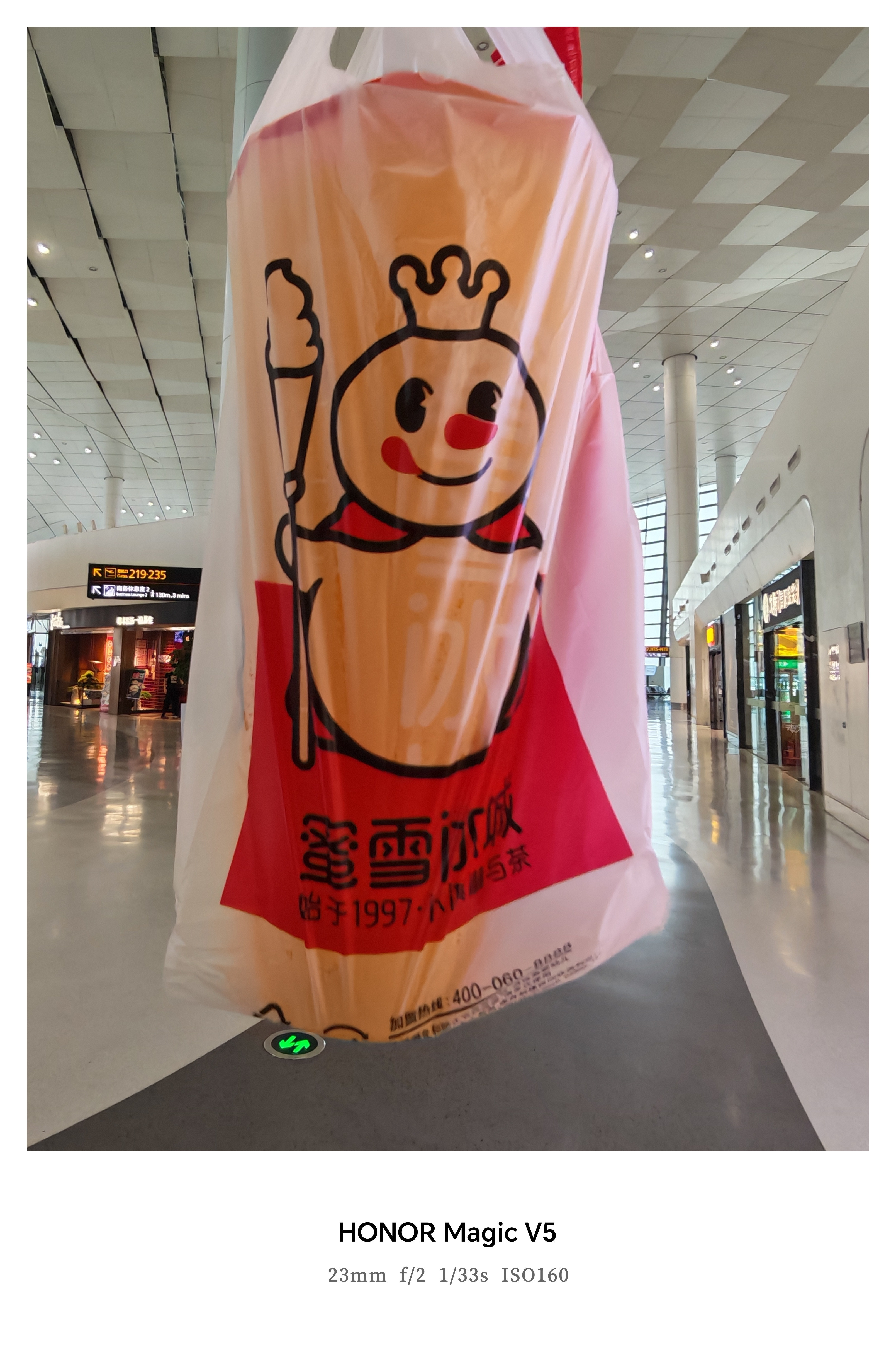 一大早，就碰到航班延误。来杯蜜雪冰城压压惊。​​​