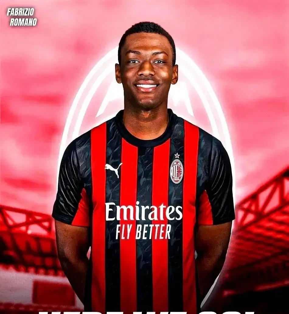 哥伦比亚那小子，人还没踩上米兰的草皮，连新球衣都没碰过，直接被打包扔去法国图卢兹