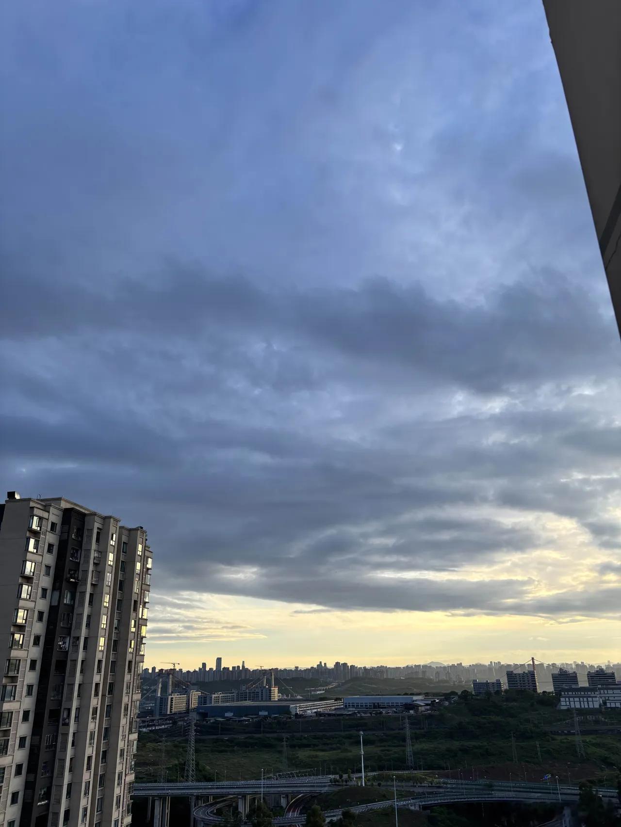 什么是自律？自律其实很简单!1、自律就是：闹钟响了就起身，不给自己“再躺五分钟”