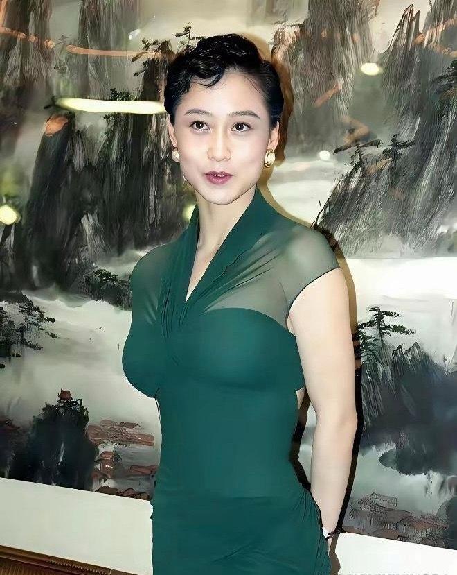 向太是不爆则已，一爆都是一线明星。这不，又把李连杰推上了热搜。说利智每次去医院探