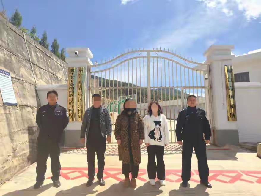 这年头看个短视频，我都怀疑自己是不是被骗进了片场。这演技，不去横店可惜了！最