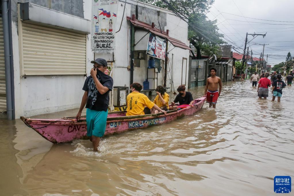 洪水里泡着的是百姓，军演里响着的是枪声，菲律宾到底在忙什么？2025年1