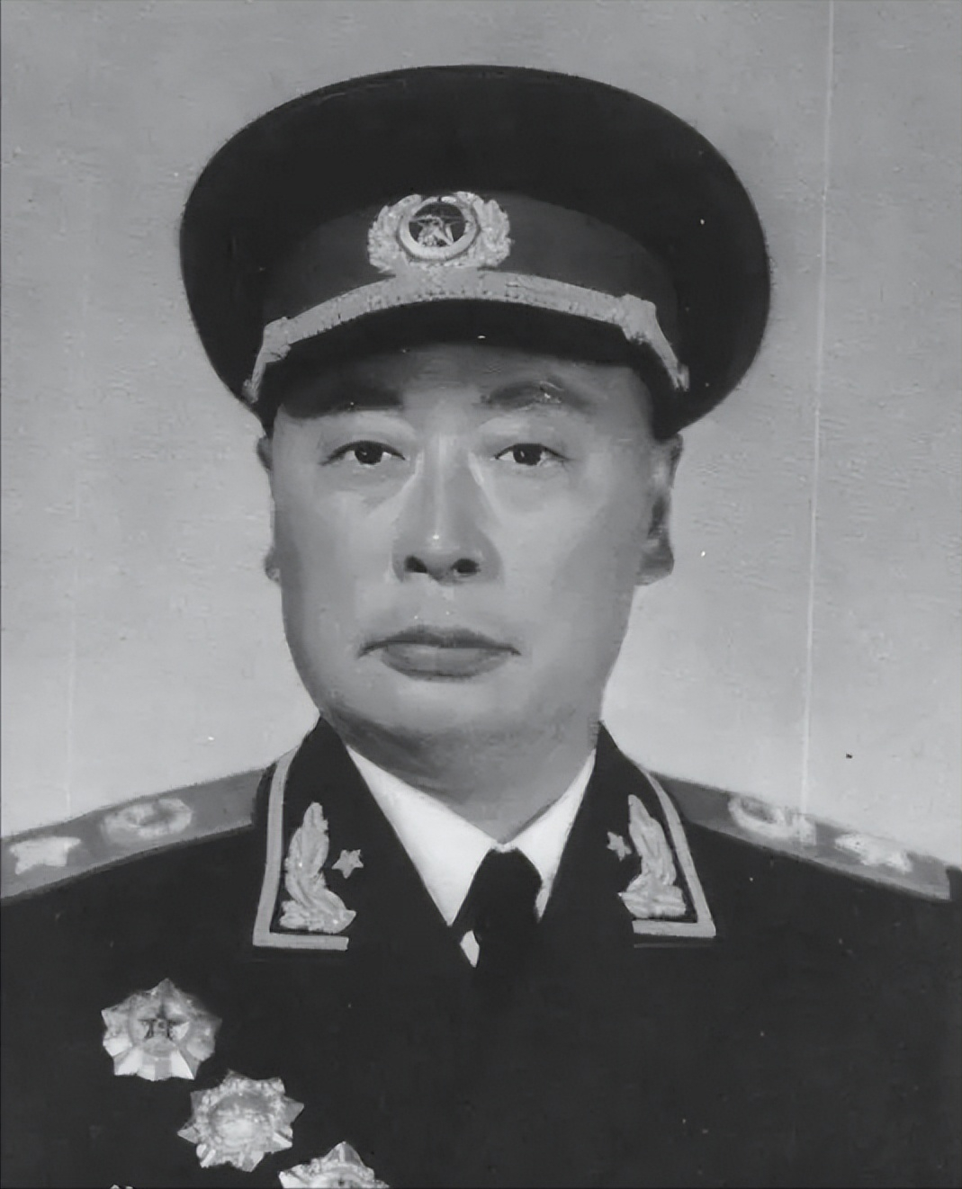1943年，新四军活捉了国民党副总司令韩德勤，陈毅愁眉不展，想装作不认识放他走，