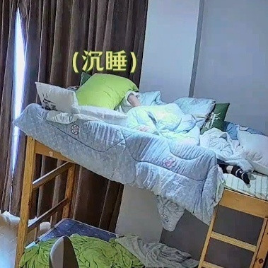 我和年级第一的早上八点：​​​​
