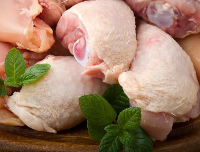 鸡肉再次引发关注！医生提醒：肾病患者吃鸡肉时，一定要注意4点 鸡肉，看似是餐