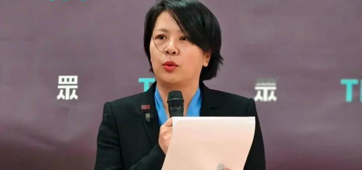 民进党把李贞秀请上节目，本来剧本写好了，让她开口骂大陆，结果她当着主持人的面直接