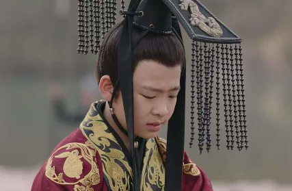 公元648年，武则天赐儿子李贤毒酒，李贤痛心疾首道：“我已被废为庶人，母后何苦还