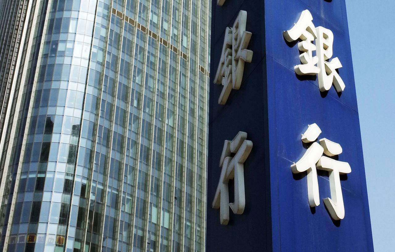 蚂蚁数科凭啥领跑金融AI，超越国内主流大模型Qwen2.5、Xuanyuan3？