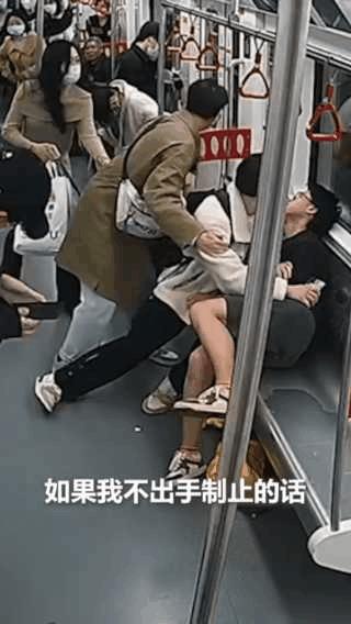 该出手时就出手！那一瞬间，他是拿命相搏，虽然平凡但是真的伟大！我爱了，我爱这充