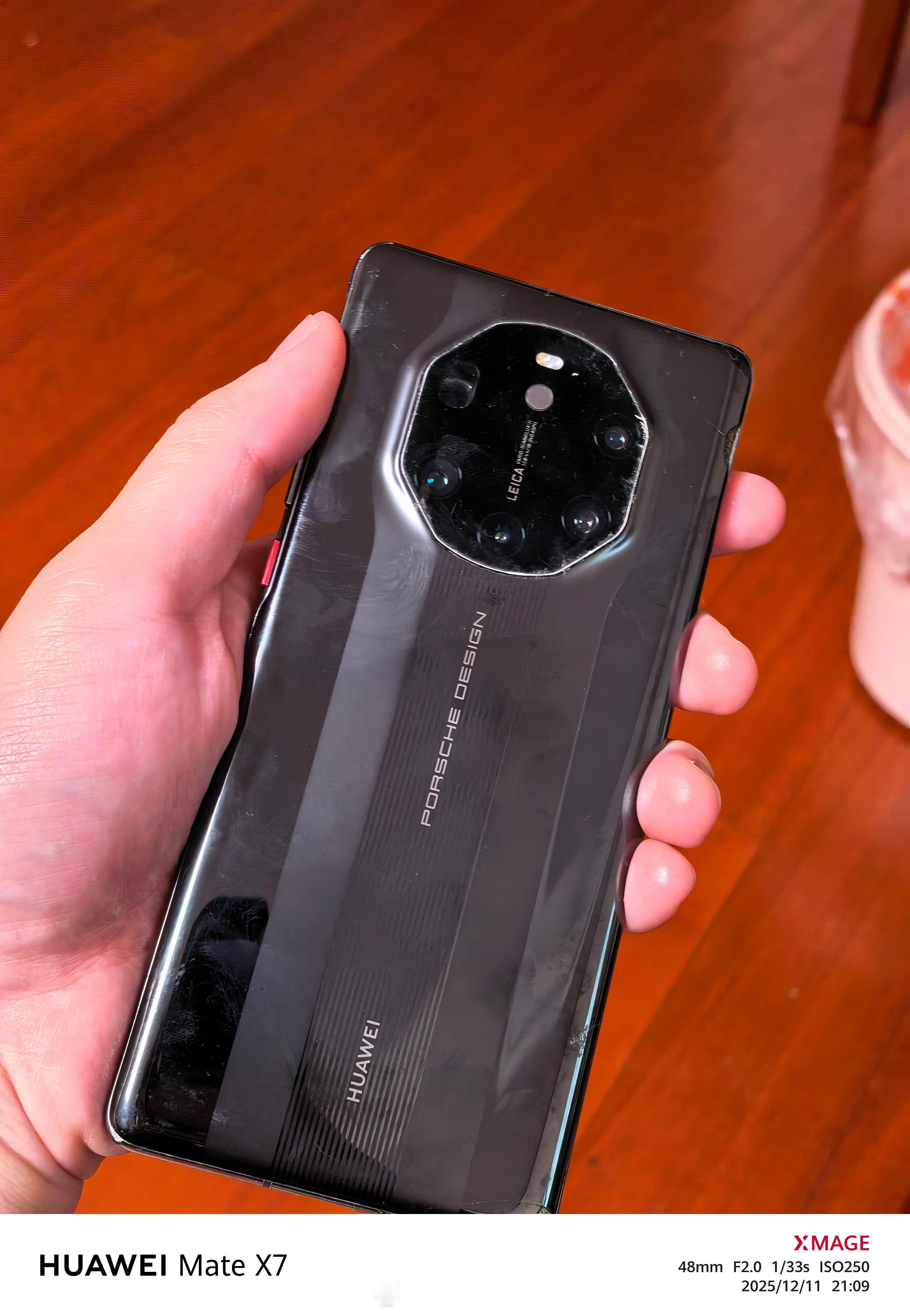 据说华为手机的份额又上来了，我掏出来五年前花1万4买的Mate40ProRS来用