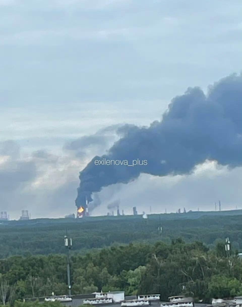 乌克兰在俄罗斯联邦的行动6月11日至12日夜间，乌克兰军队继续对俄罗斯石油基础