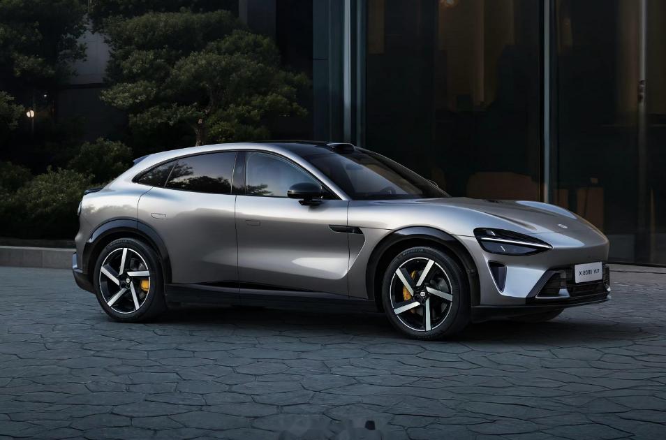 雷军反向凡尔赛？小米汽车盈利反转：从每辆亏6万到赚6.65万2025年第三季