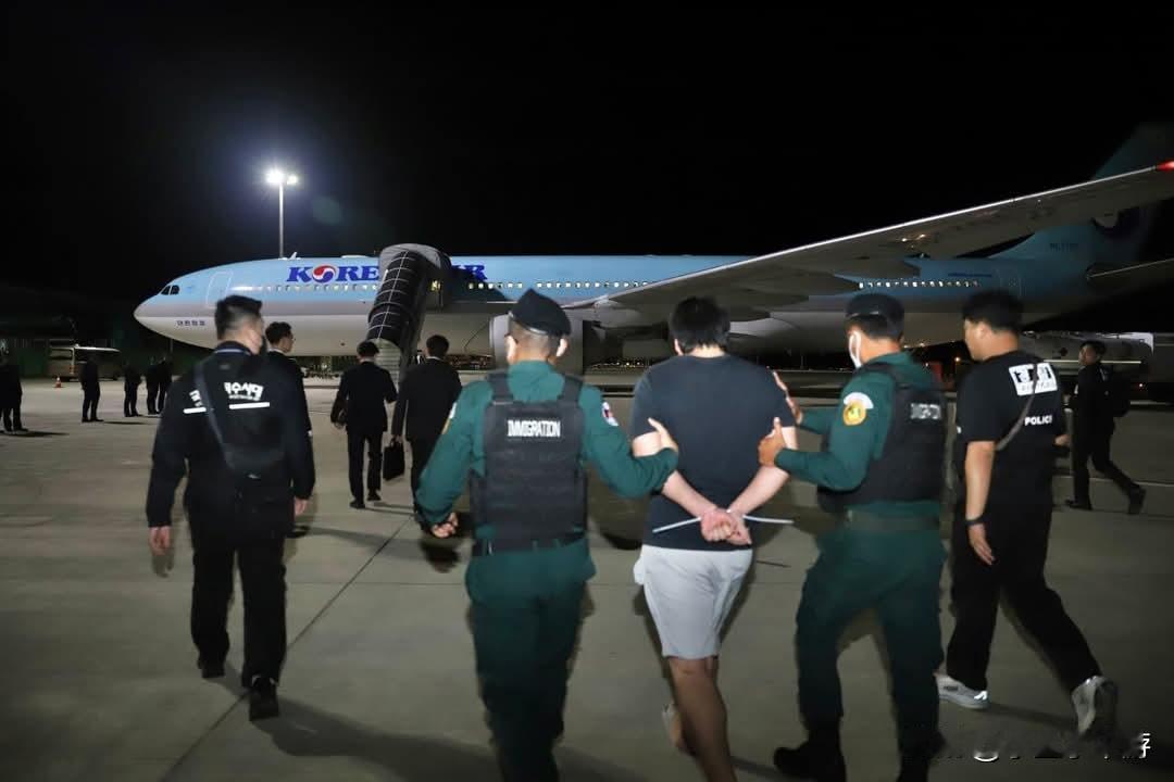 据外媒报道，柬埔寨西港省长蒙西纳披露：80处电诈窝点被端，3663人落网！2