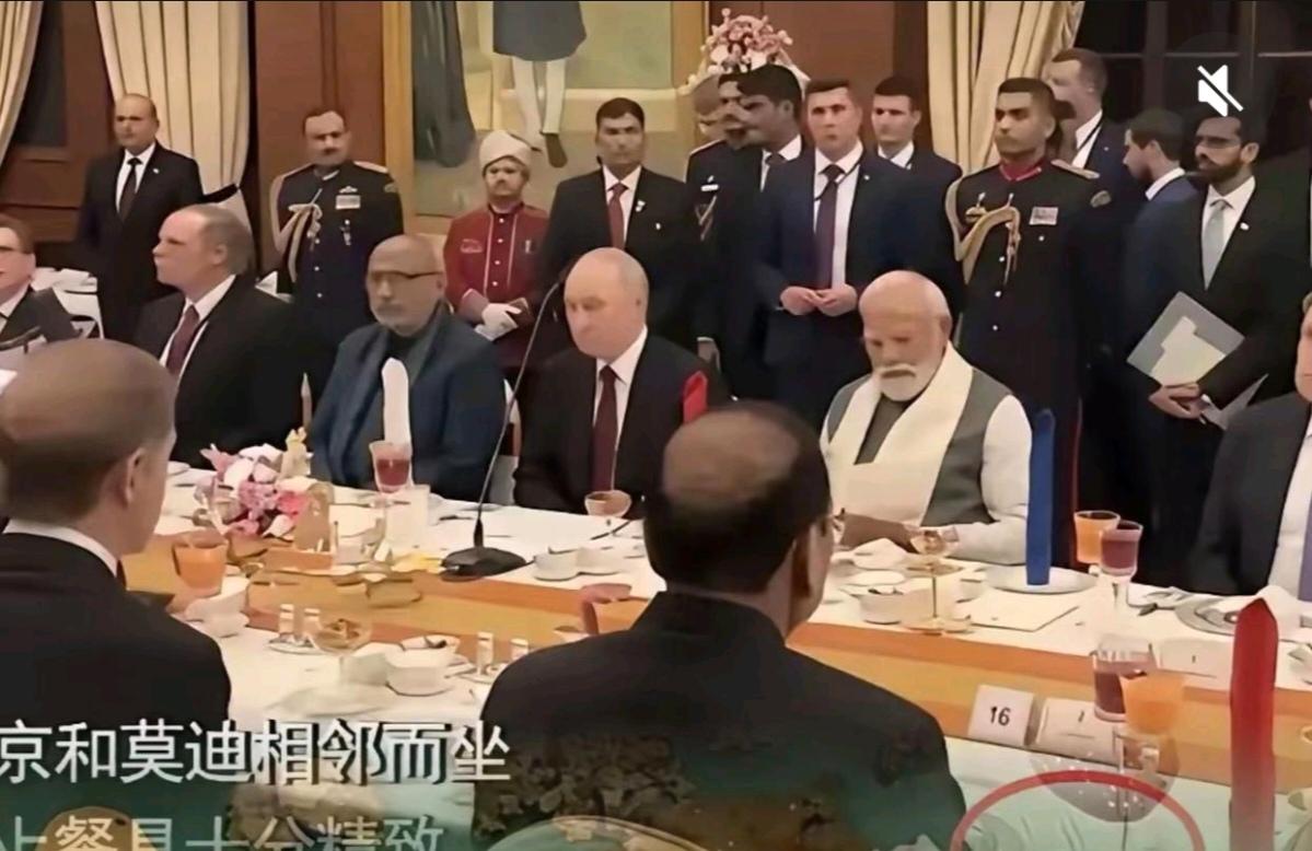 普京访印，韩国扳回一局！普京谈判桌上收获满满，餐桌上简直就是上刀山火海，面对一坨