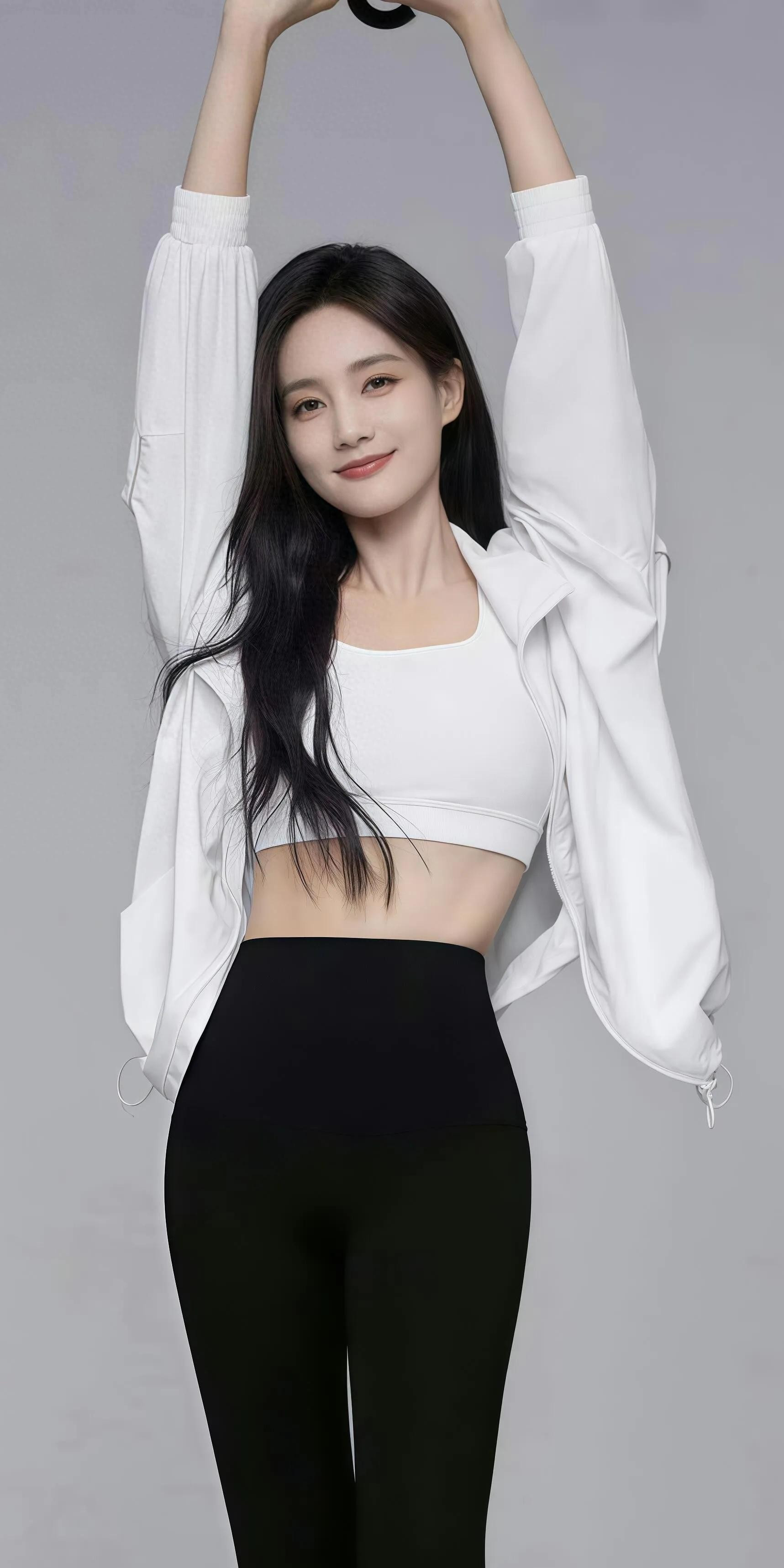 我非常喜欢李一桐，不胖不瘦，有脸蛋，有丰满，笑容甜蜜，就像邻家女孩