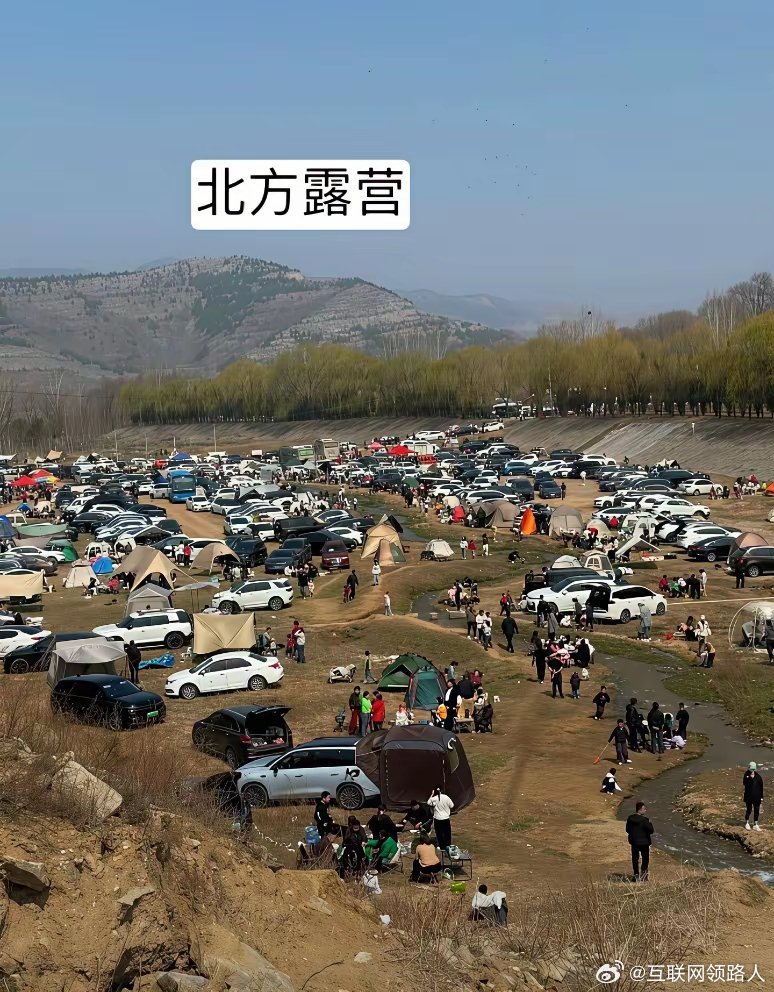 北方的露营条件就这么难顶吗北方露营vs南方露营在光秃秃的草地露营显得命很苦的样子