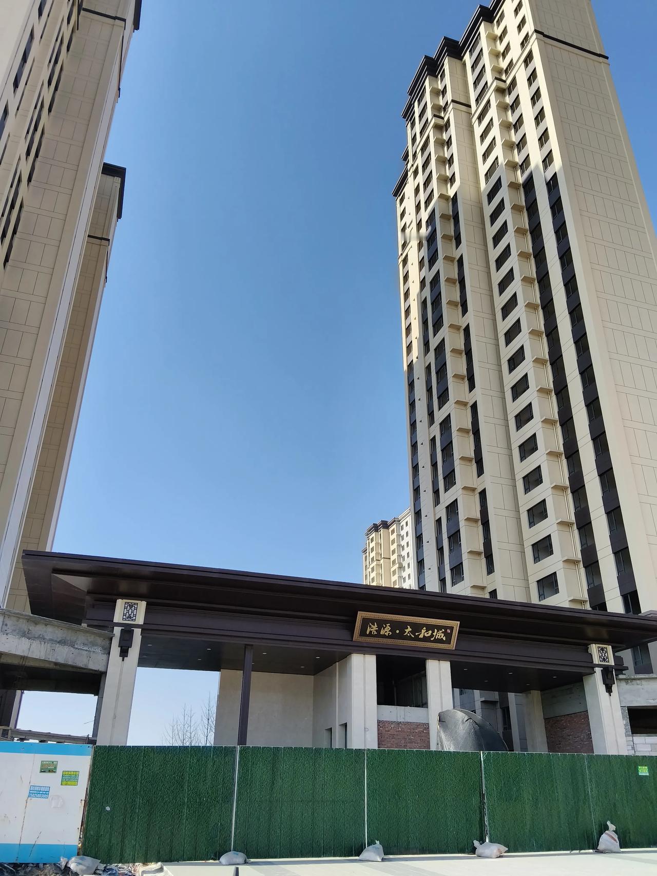 本来挺不看好兰州这个楼盘的，主要是这个地理位置偏僻，周边环境一般。本来以为这个