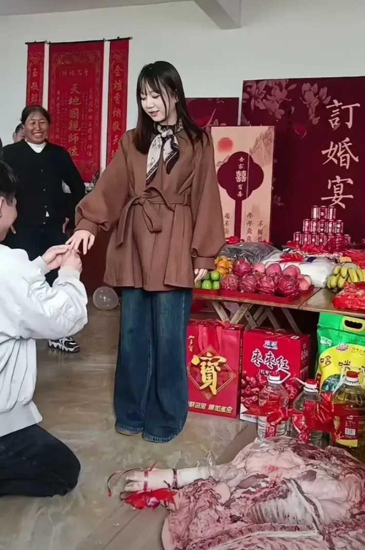 这是我见过最舒服的一个女孩，很踏实不做作的样子。