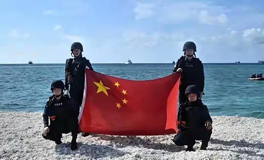 美：你们也不管管？中：管什么？美：你们在铁线礁又插旗又清场的，这让菲律宾老